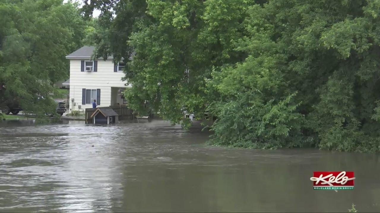 Mitchell's flood waters continue to rise