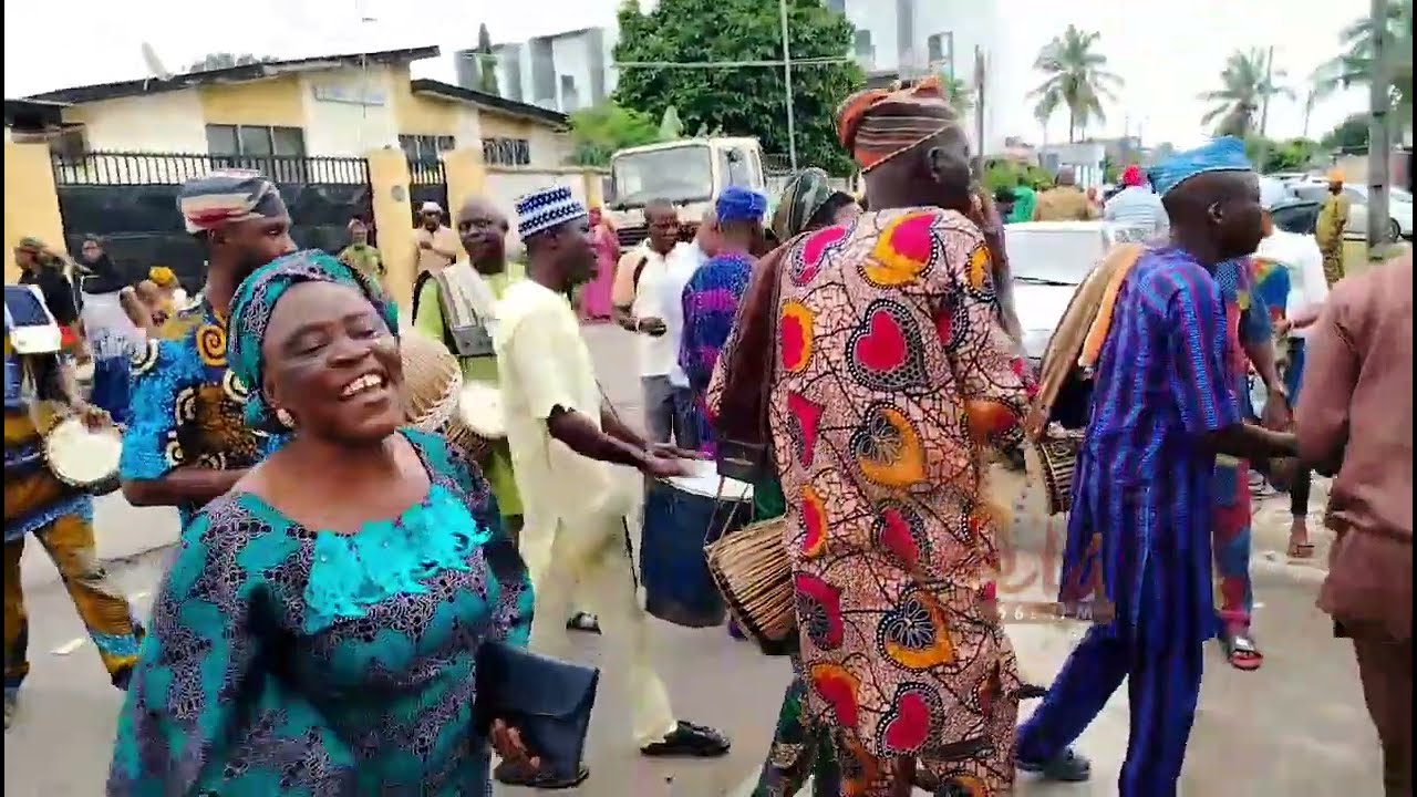 Olubadan's death: Watch the Jubilation at Rasheed Ladoja, the new Oluabdan's residence in Bodija