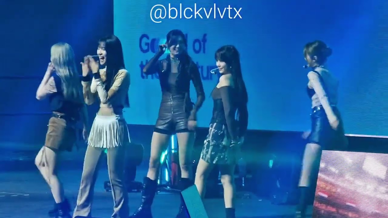 221121 Hyundai Event in Rotterdam EVERGLOW Dun Dun + Pirate + Bon Bon Chocolat Fancam