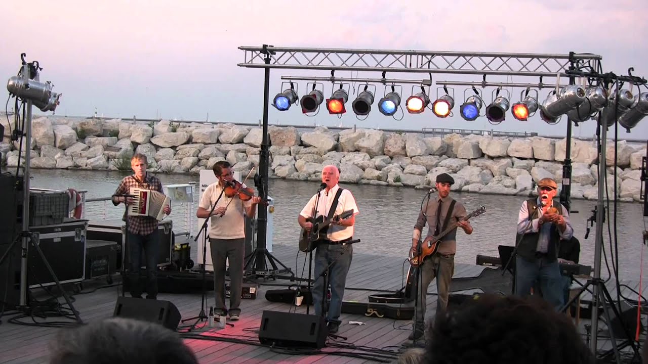 Finbar MacCarthy: Whiskey in the Jar, traditional Irish drinking song