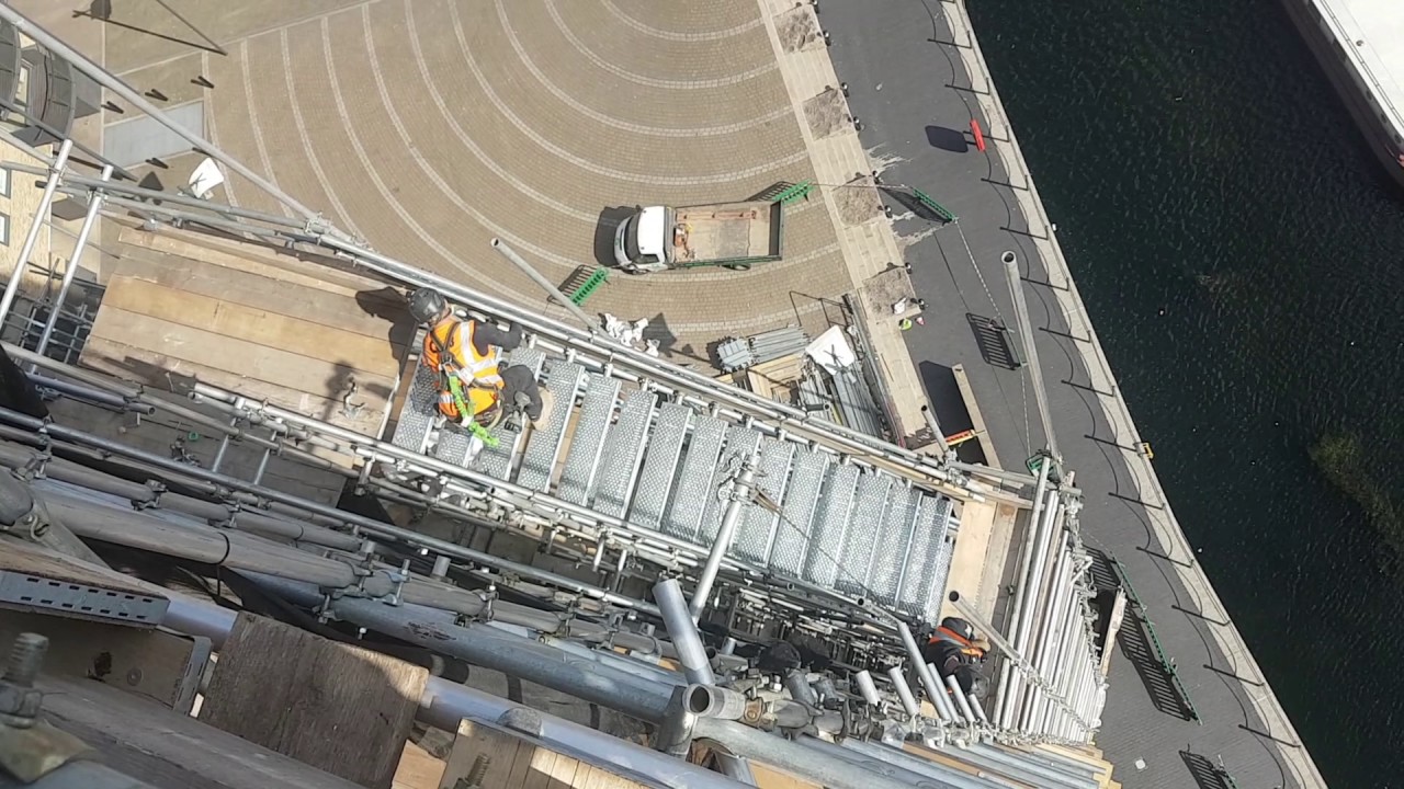 London canariworf scaffolding creazy workers 💪💪💪