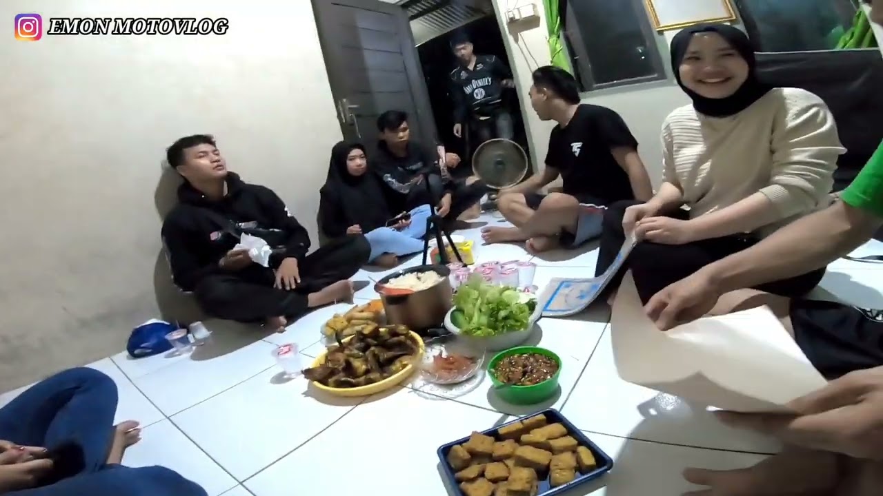 MAKAN MAKAN BARENG MODEL CANTIK CIKARANG DAN TEAM SEMVACK!!