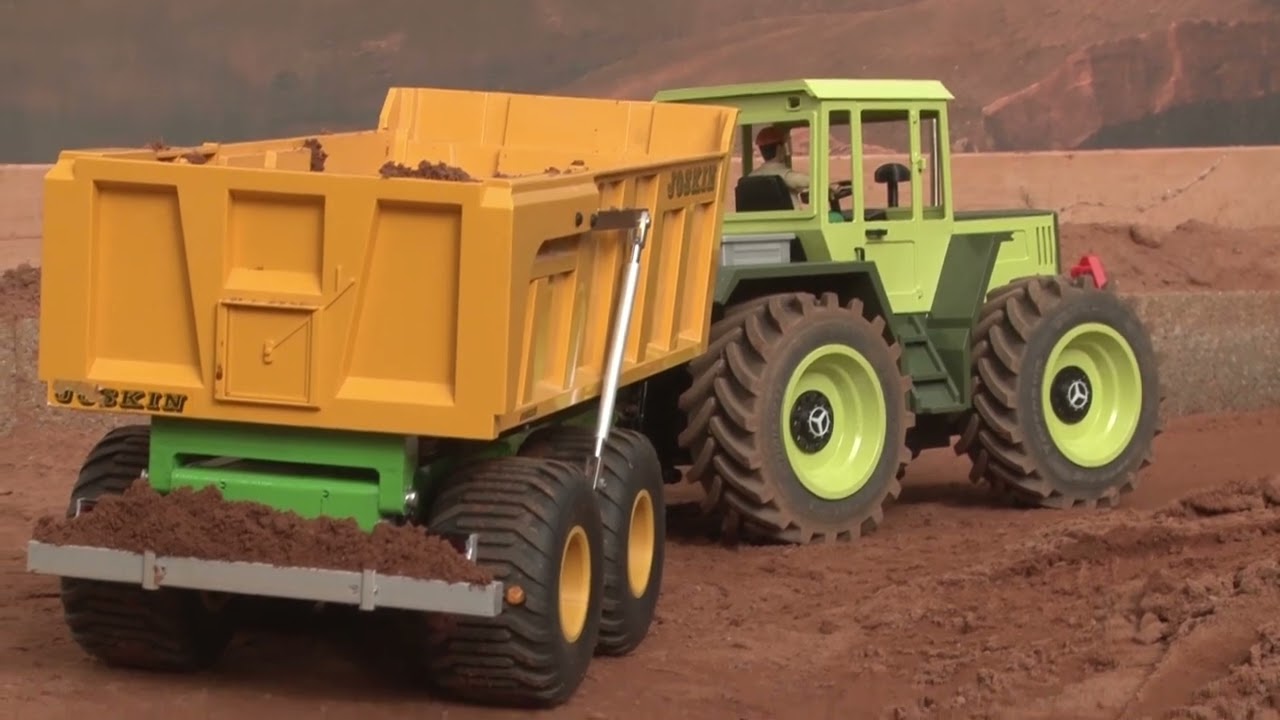 BUSY transporting and digging RC live action at the Construction World Part 164