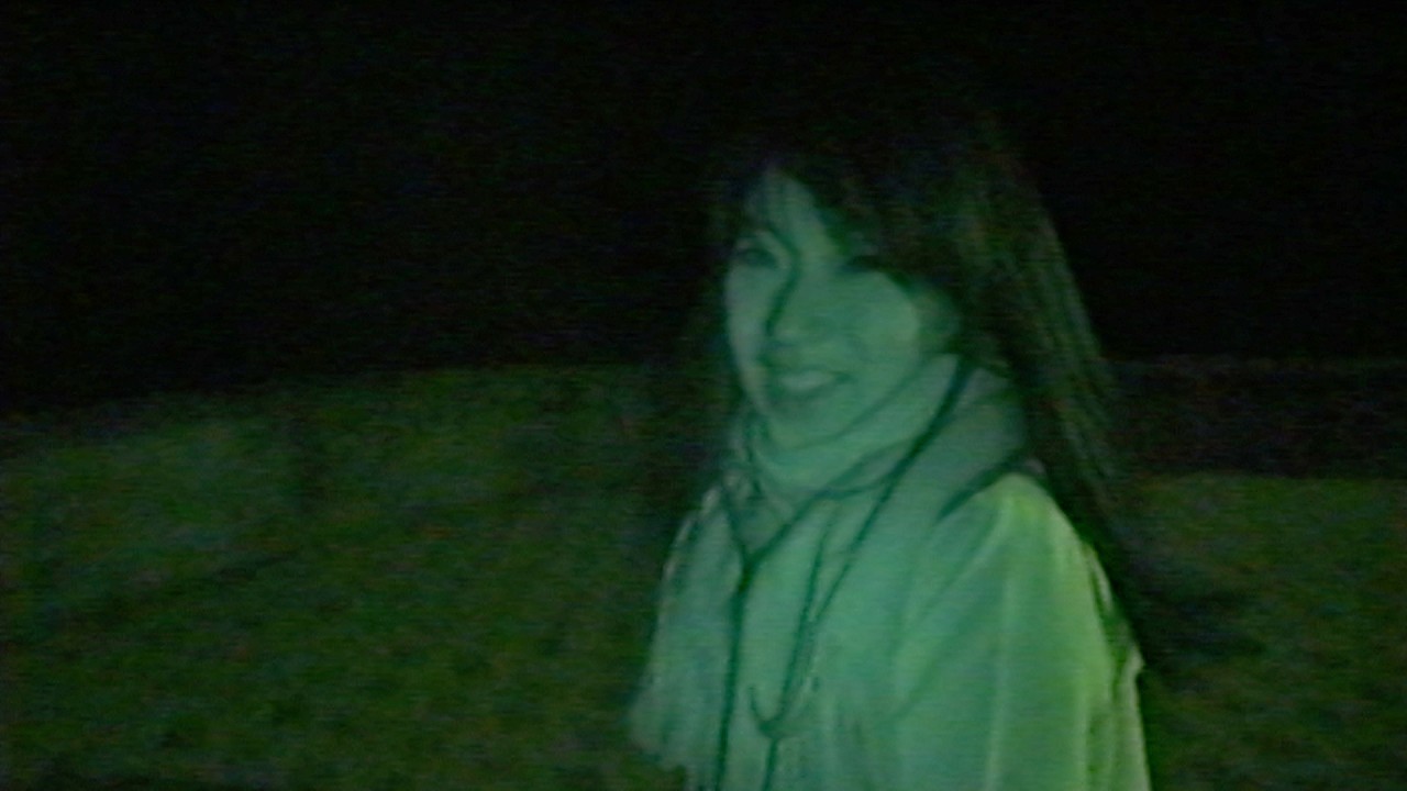 【心霊映像】奇怪すぎる！夜景デート中に遭遇した“謎の男”──彼はこの世の者ではなかったのか？【心霊闇動画21「デートスポット」】