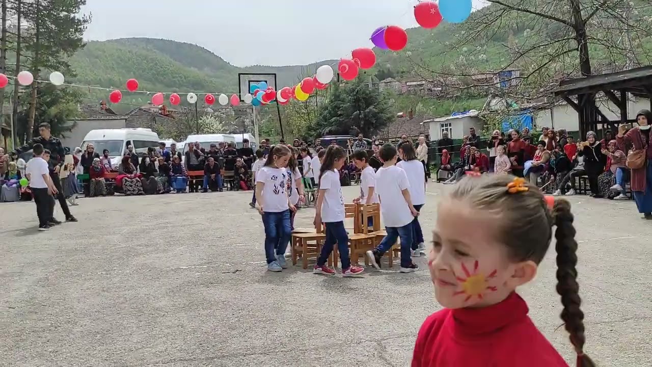 Akv Cumhuriyet ilkokulu Düzce Yığılca Yağcılar köyü 23Nisan 2022 sandalye kapmaca