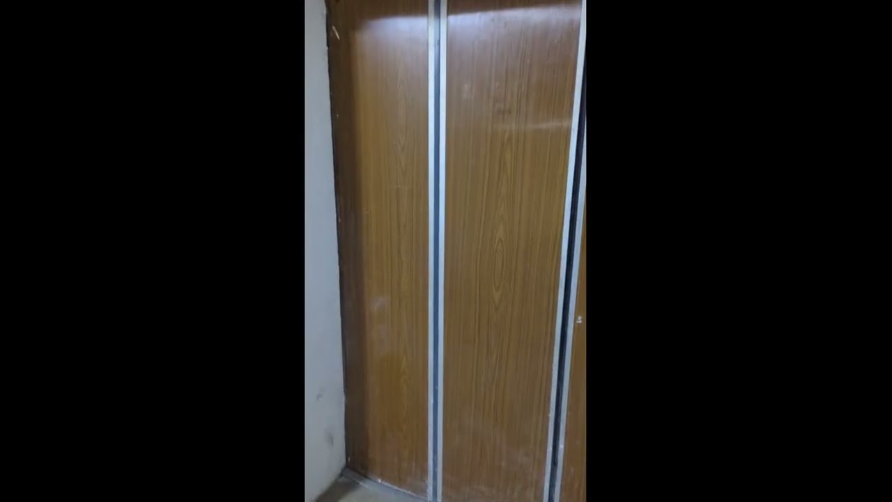 Грузопассажирский лифт (МОЭЛЗ-1980х г.) Г/П 500 кг. 6 чел. (снято не мной)