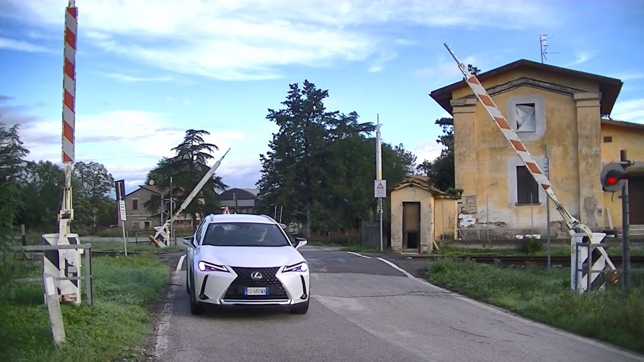 Spoorwegovergang Roccastrada (I) // Railroad crossing // Passaggio a livello