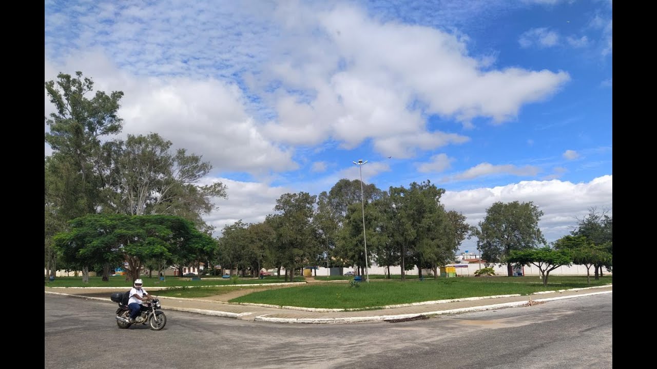 BAIRRO ALTO MAROM  VIT DA CONQUISTA MOSTRANDO AS PRAÇAS SÁ BARRETO E GERSON SALES CHAMADA DE SALVES