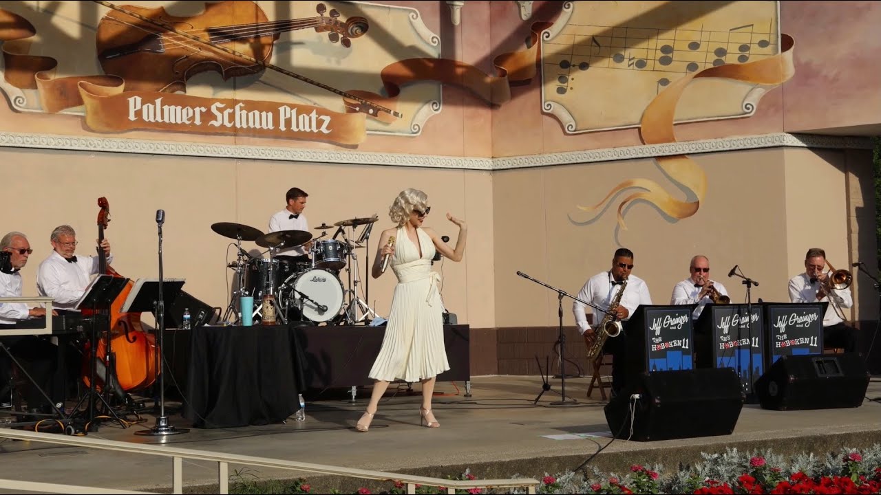 Joanna Lynn Costa as Marilyn Monroe