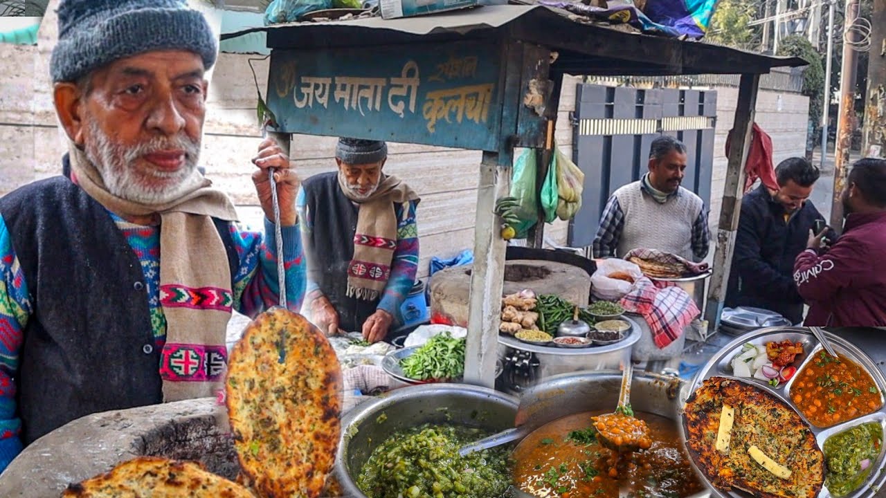 70 Year Old Uncle Selling Best Amritsari Kulcha | Amritsar Street food
