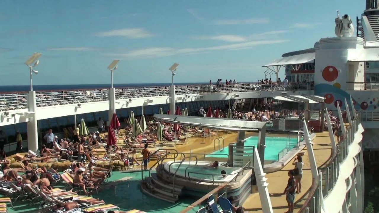 Oasis of the Seas: Pool Deck