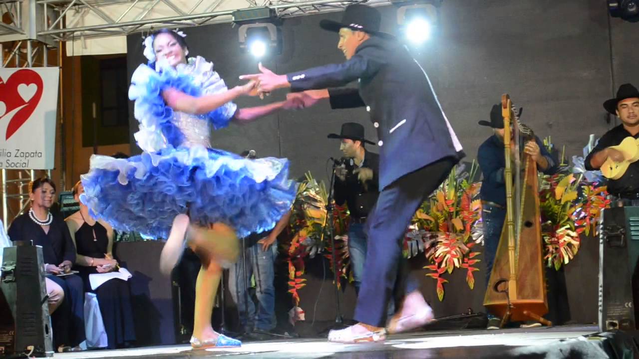 Glendy Stephania Velasco Marín, baila Joropo en Arauca