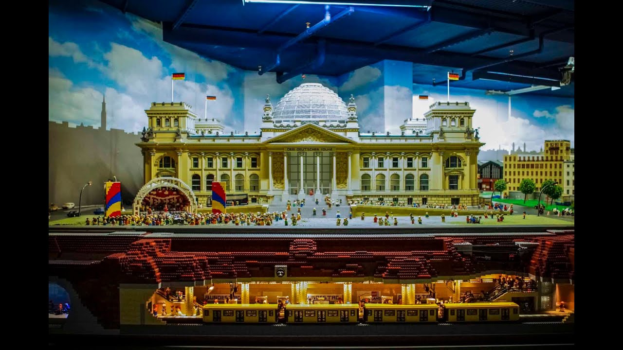 Die weltweit einzige U-Bahn aus LEGO Steinen fährt im LEGOLAND Discovoery Centre Berlin