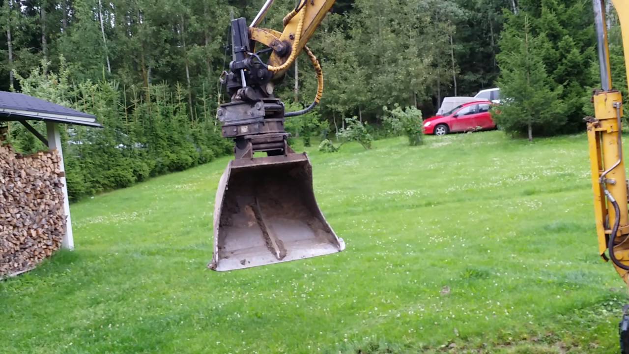 Pekka Taavila kaivaa 2
