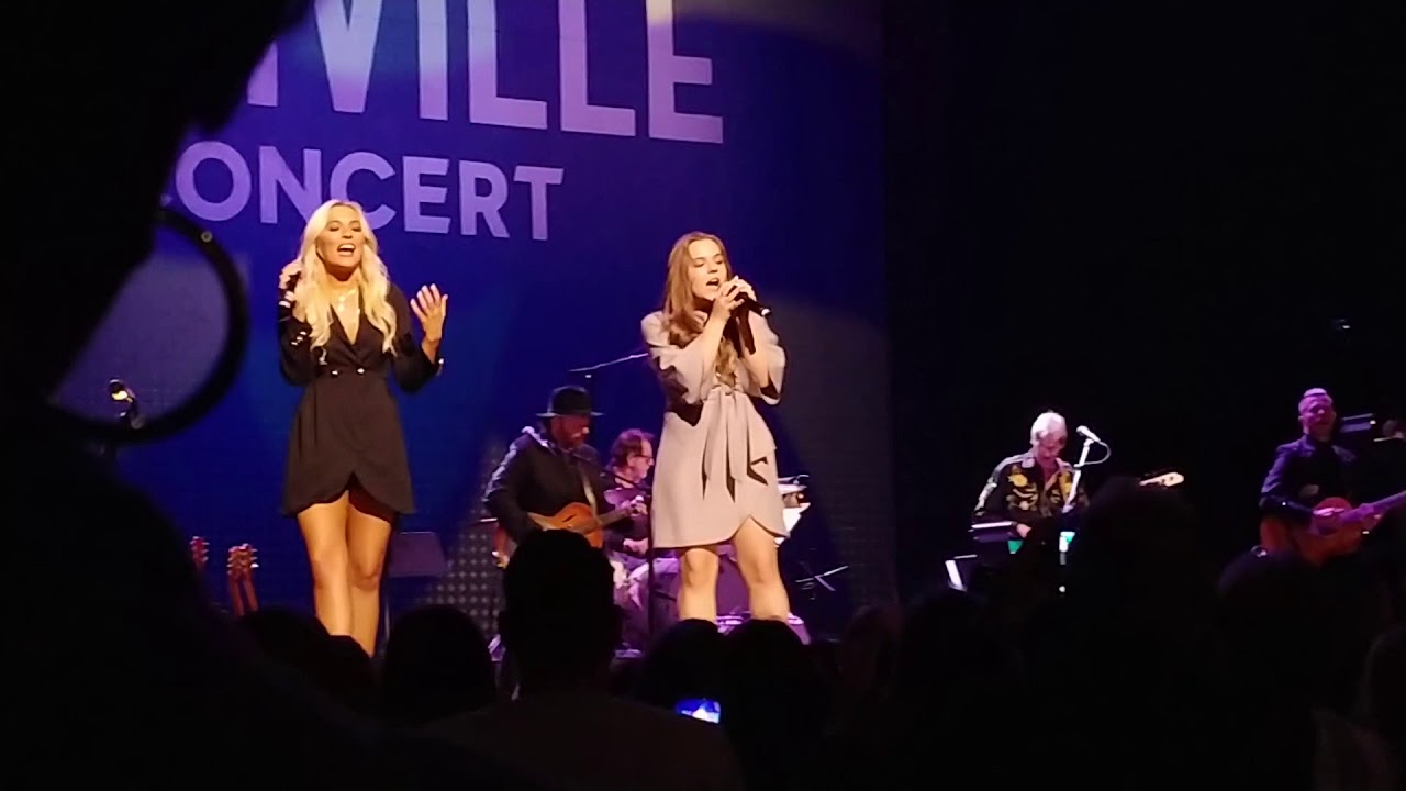 Charles Esten, Clare Bowen, Lennon Stella, Maisy Stella 