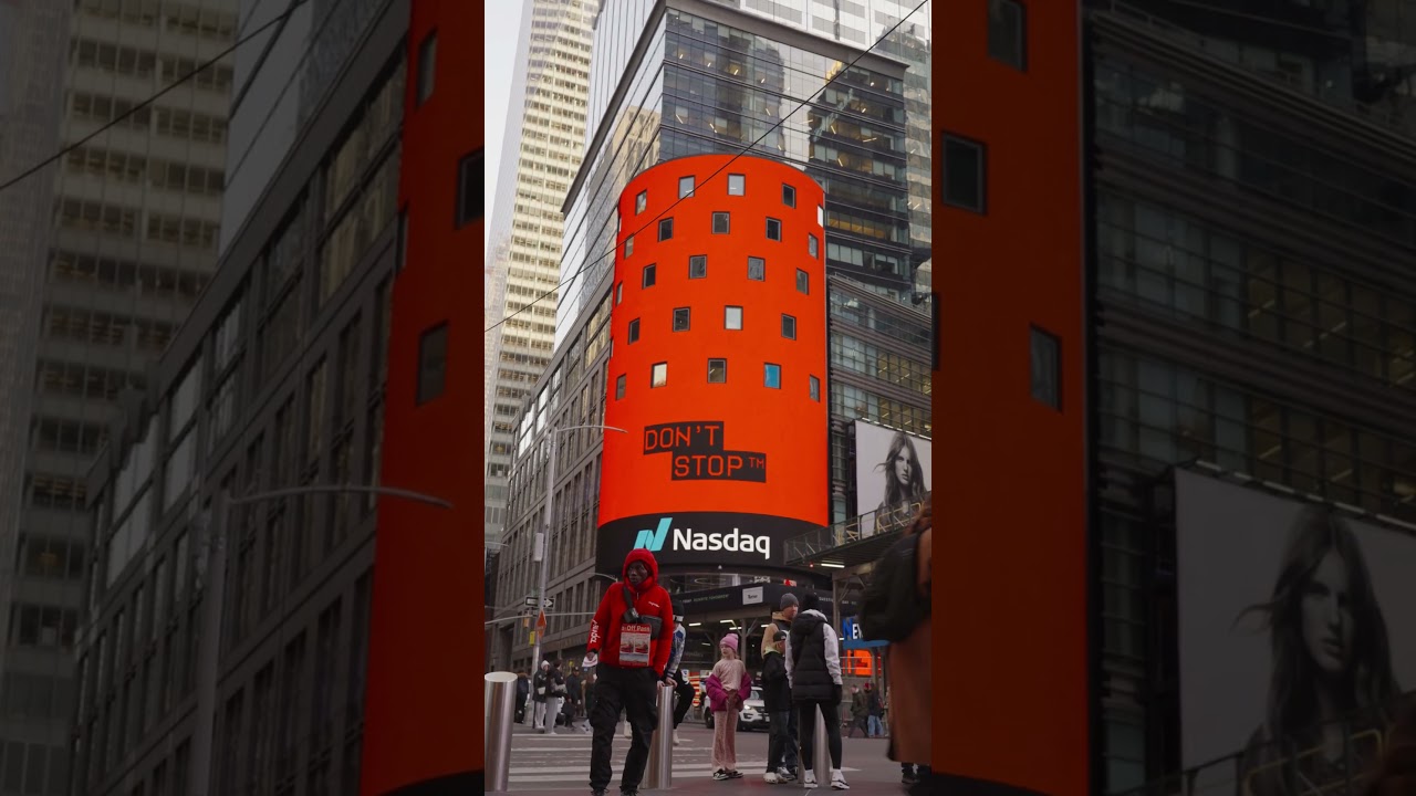 Sandisk Takes Over Nasdaq Tower in Times Square