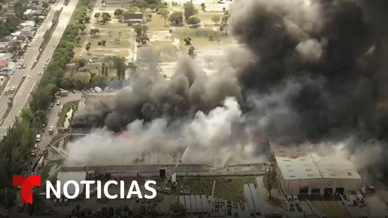 Incendio en un almac&eacute;n en Miami