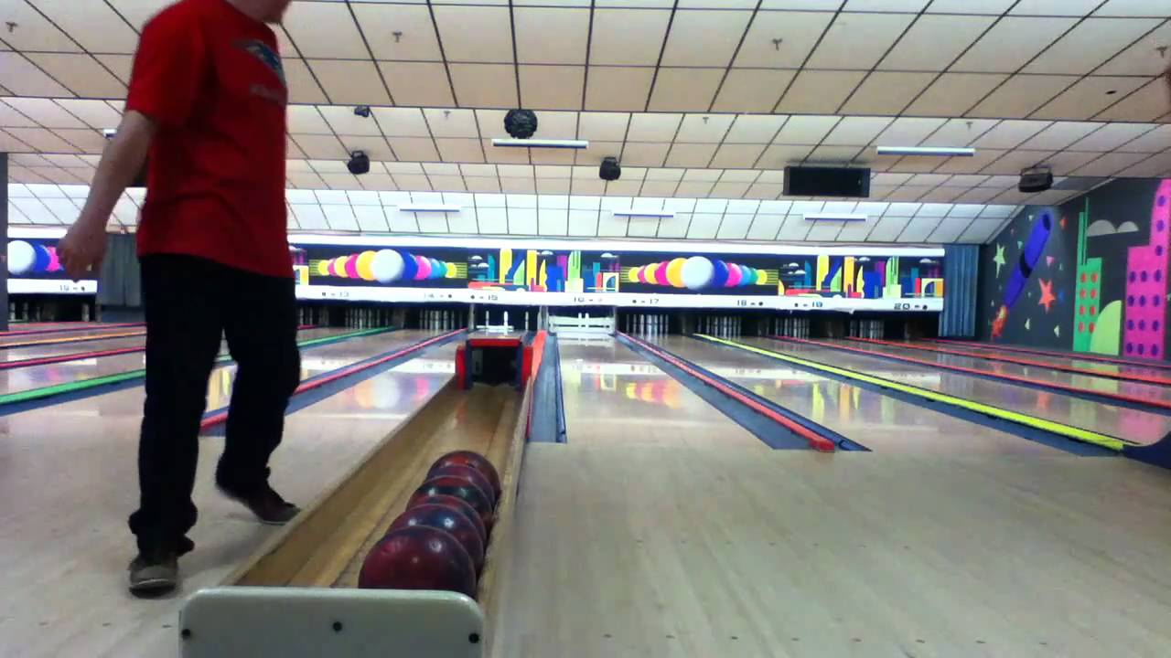 Bowling at the Woburn Bowladrome [7/7]