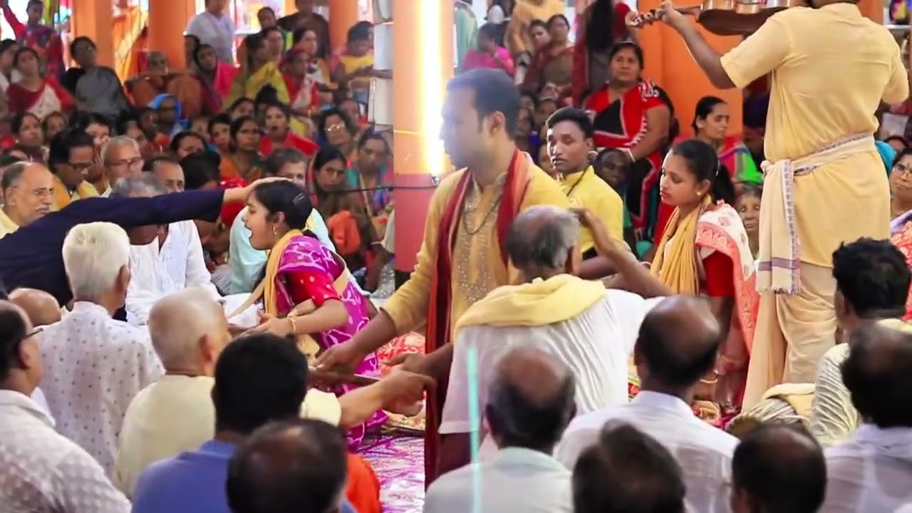  পূজা ও পূজার মায়ের কন্ঠে পাগল করানাম কির্তন।