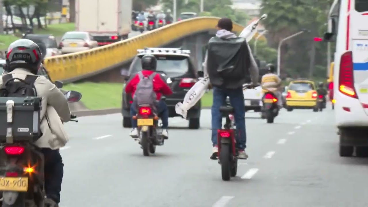 Ciclista sufrió accidente por conductor imprudente en el centro de Medellín