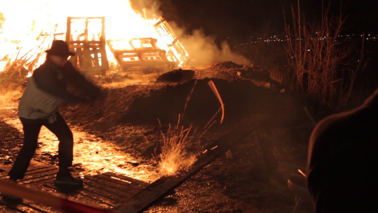 Tradition nach der Fasnet: Scheibenschlagen in Freiburg St.-Georgen