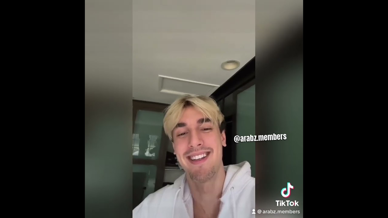 Bryce hall wants a portrait of addison rae back | يريد برايس هول إعادة صورة لإديسون راي