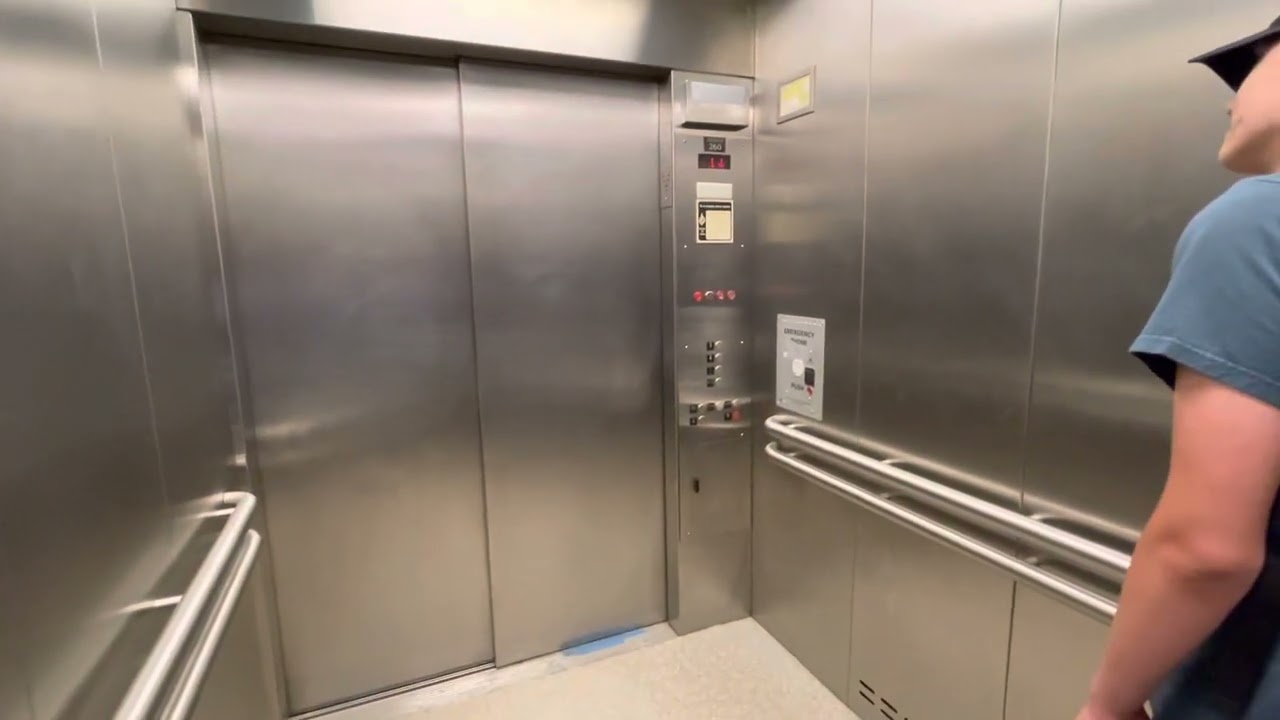Epic Motor! Dry powered MontgomeryKone hydraulic service elevator | UW Mary gates hall | Seattle, Wa