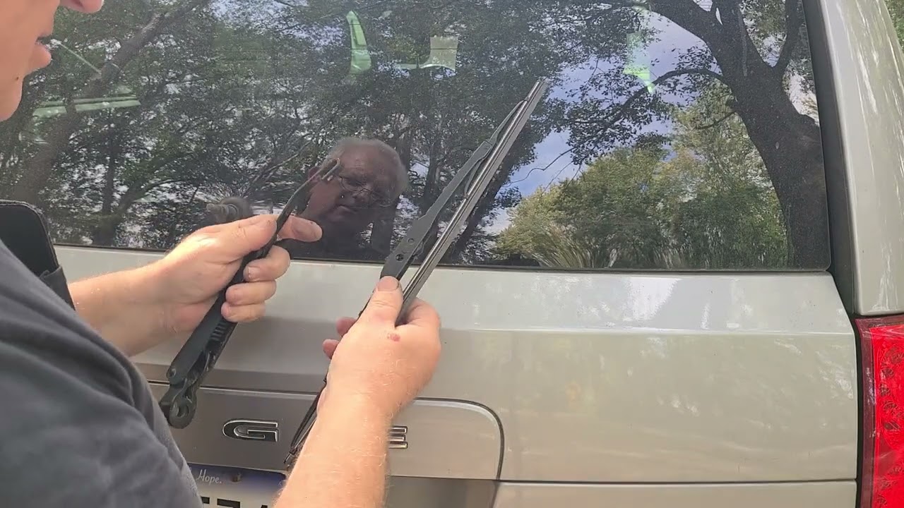 Changing the Rear Wiper Blade Town and Country or Grand Caravan