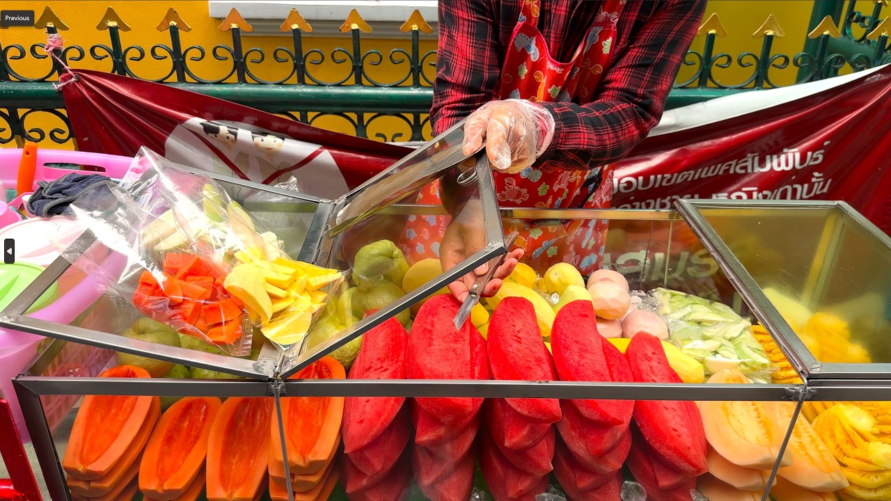 SO SATISFYING! Tropical Street Fruit Cutting in Thailand &ndash; Fresh, Fast & Delicious!