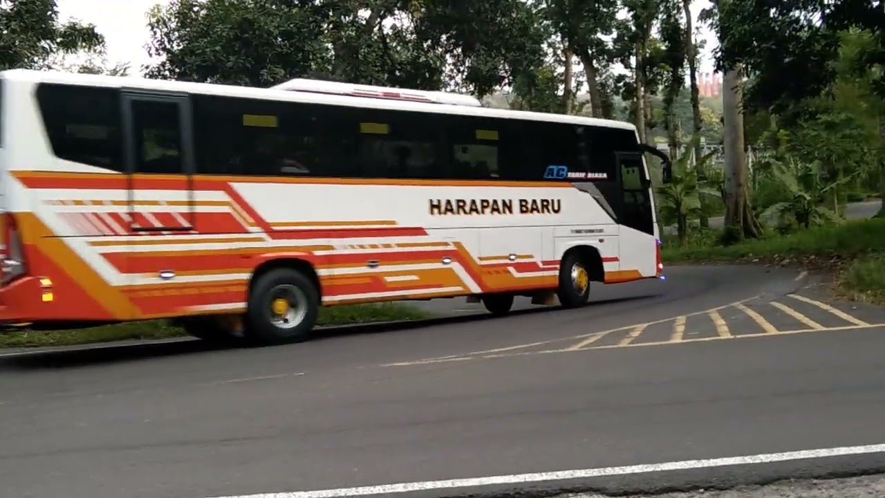 Hunting sore Bus Harapan vs truck muatan bersaing gas pool ditikungan tajam lahor 