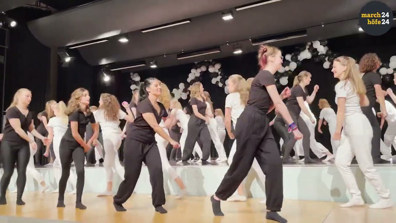 Auff&uuml;hrung der erwachsenen Jazz-Tanz-Klassen in Freienbach