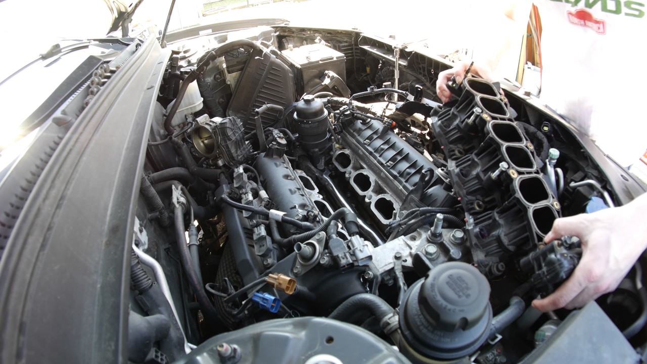 REPAIR VIDEO:2011 Hyundai Santa Fe Engine leak. Failed oil pressure switch.