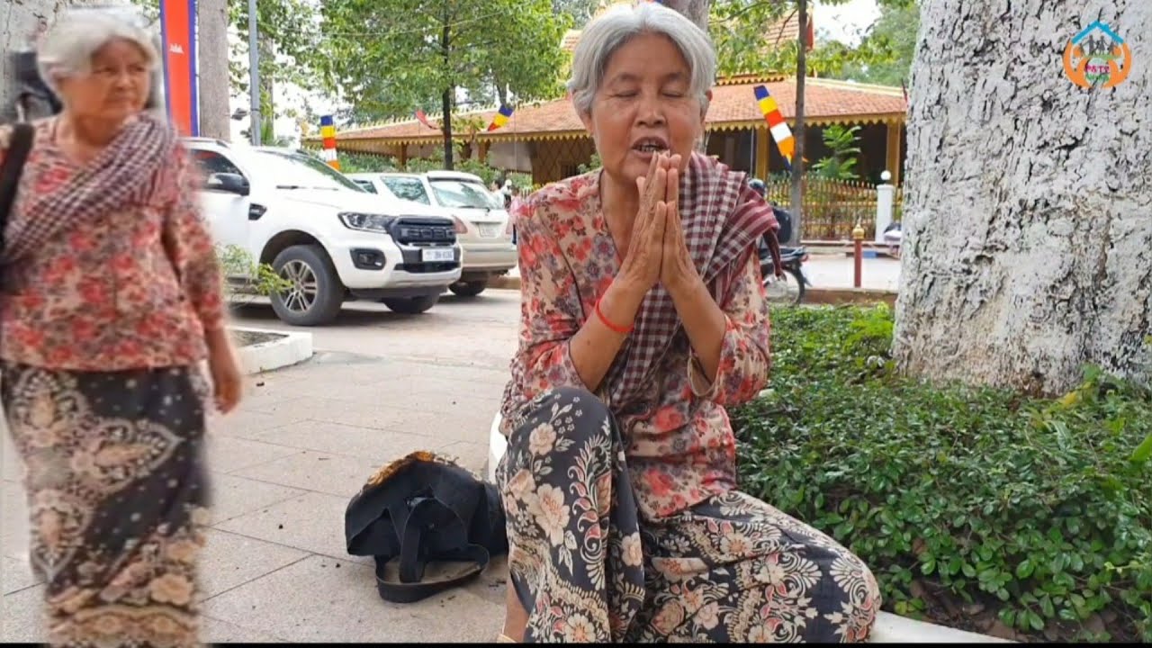 Um Srey Than Rath,a Beggar in Preah Ang Chek Preah Ang Chorm, Siem Reap receive Khmer American Funds