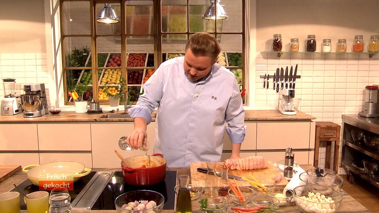 Geschmorte Roulade vom Hendl mit jungen Karotten (Richard Rauch)