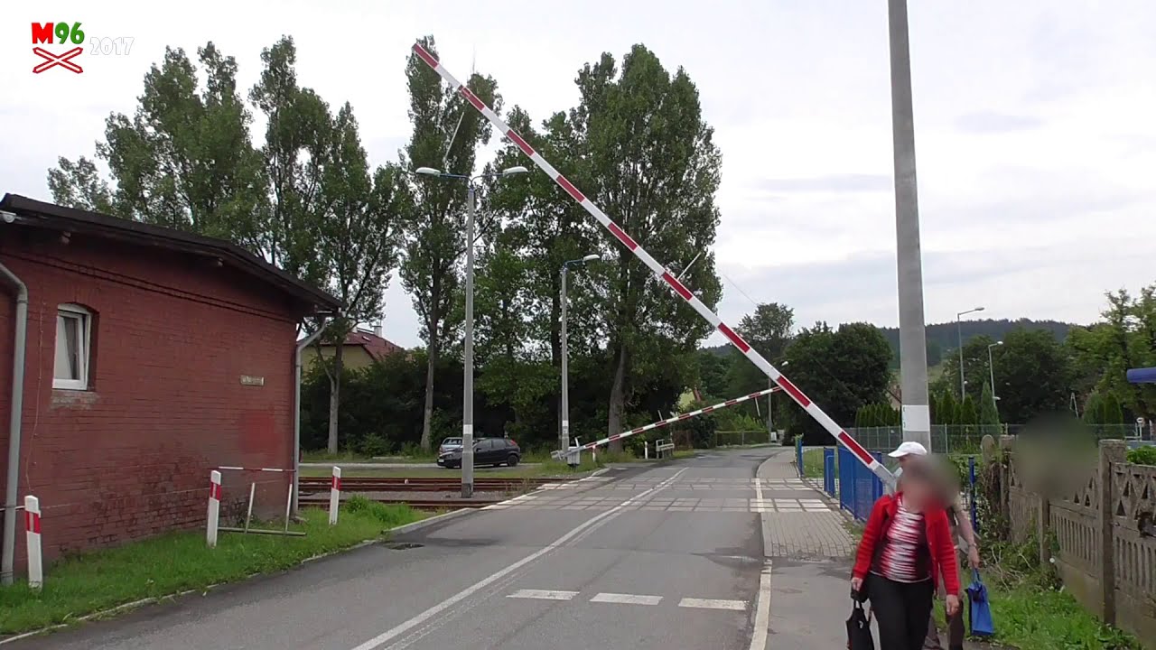 Przejazd kolejowy Kudowa Zdr&oacute;j (PL) - 7.7.2017 / Železničn&iacute; přejezd / Polish railroad crossing