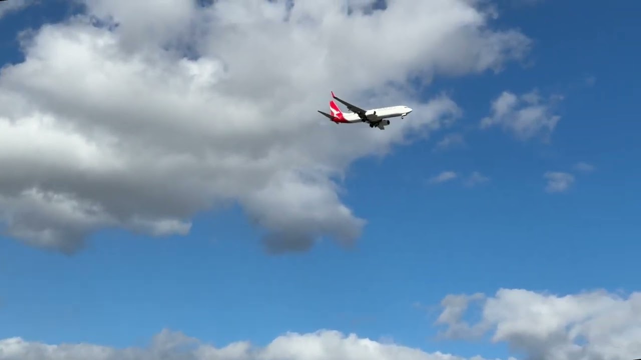 Marion Road Oval 31 March 2025   Virgin Australia 737 8SA VH IXK