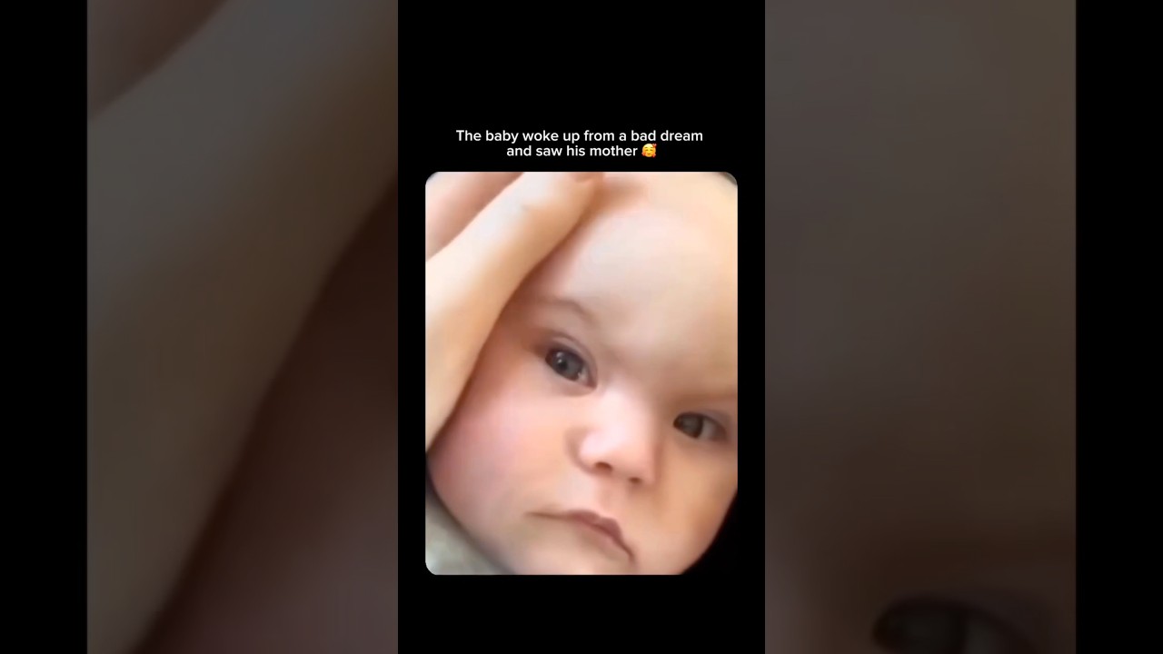 The baby woke up from a bad dream and saw his mother🥰🎀