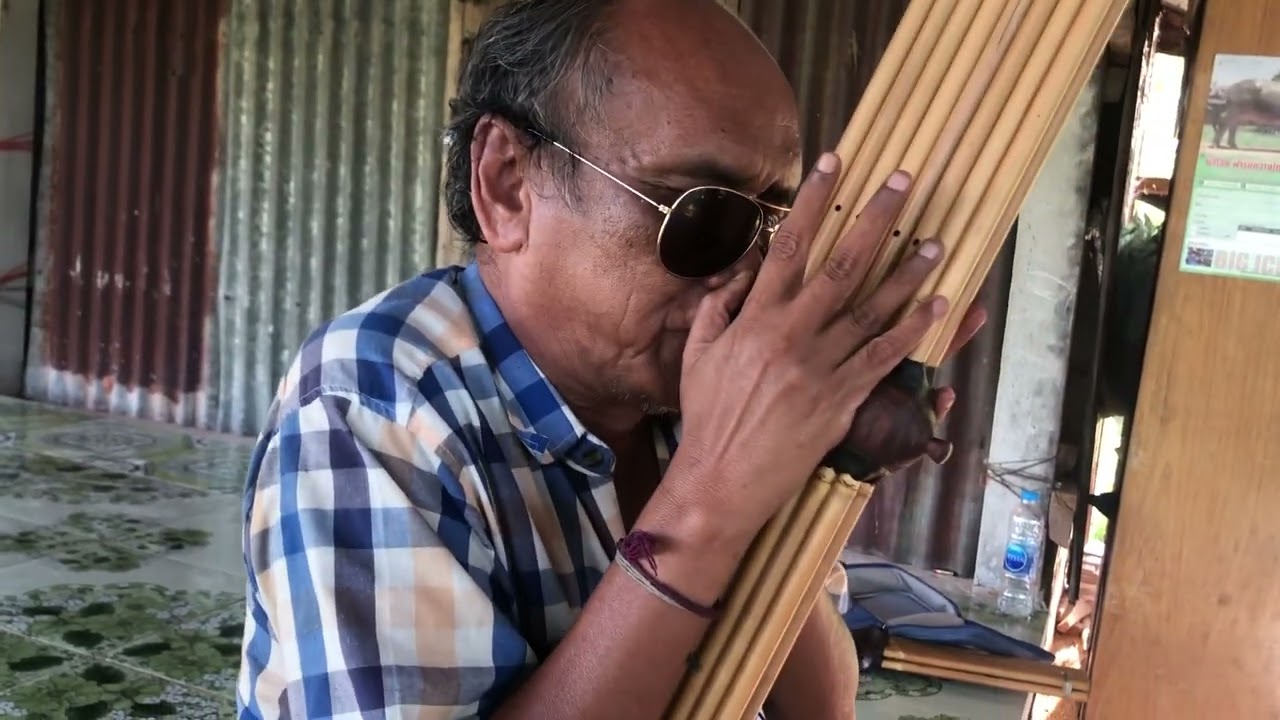 พ่อสมบัติ สิมหล้า เดี่ยวแคนลายเต้ยยาวๆให้ฟังเพราะๆ
