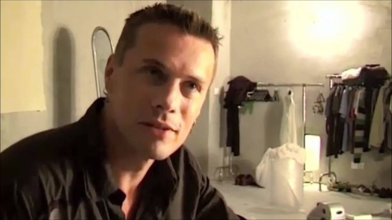 U2 -  Electrical Storm ( Interview With Larry Mullen )