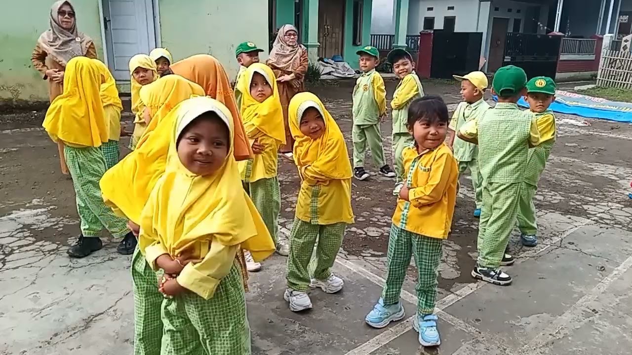 Pelaksanaan Kegiatan Pagi Ceria dan Upacara Bendera Pada Hari Pertama Semester Genap