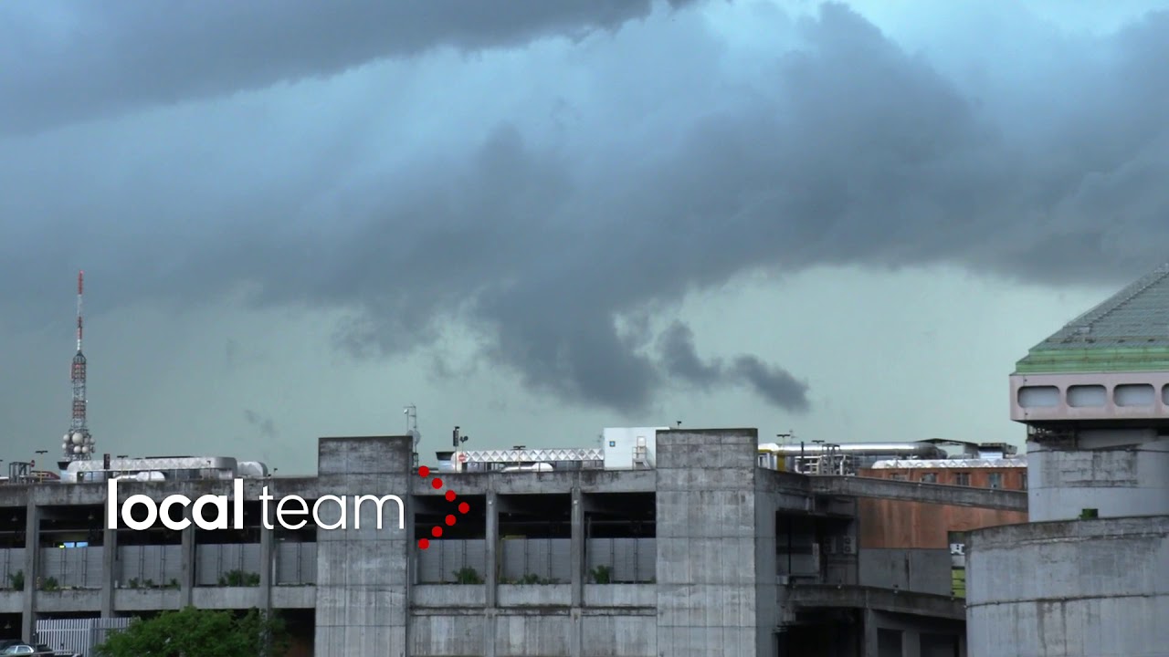 Nuovo forte temporale su Milano: la shelf cloud all'orizzonte