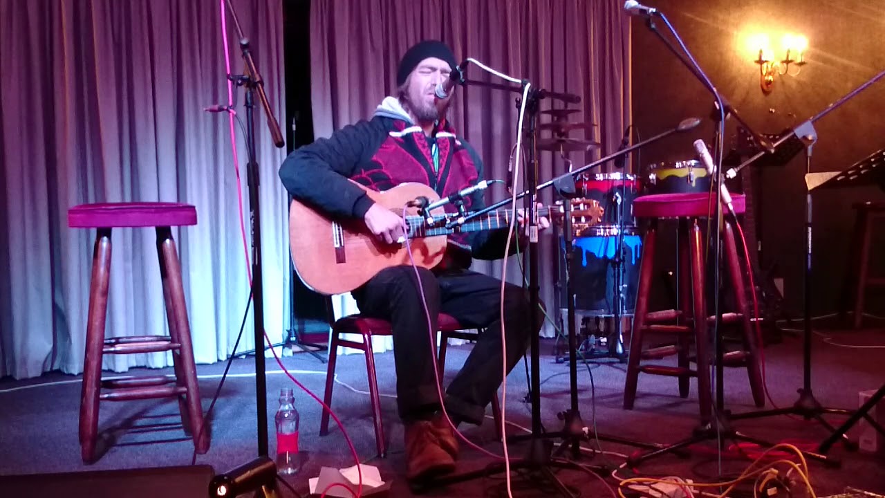 Hugh Davidson performs Danny Boy  at TJs Acoustic Music Club