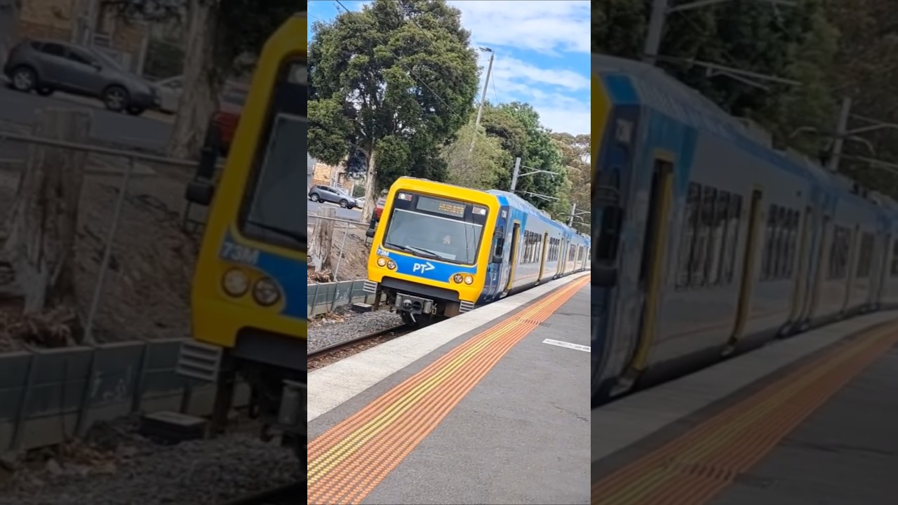 #train #xtrapolis100 #melbournetrains An X'Trapolis 100 arriving at Eltham