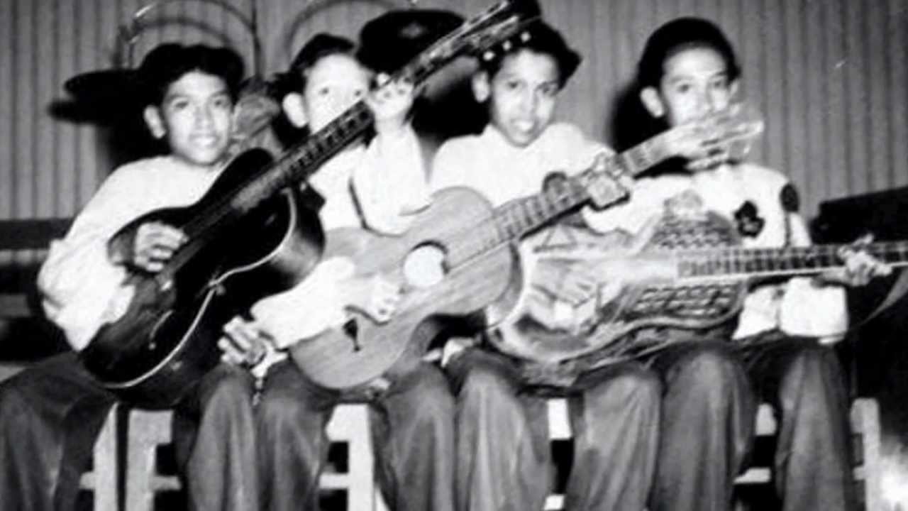 Sway by the Tielman Brothers Live.