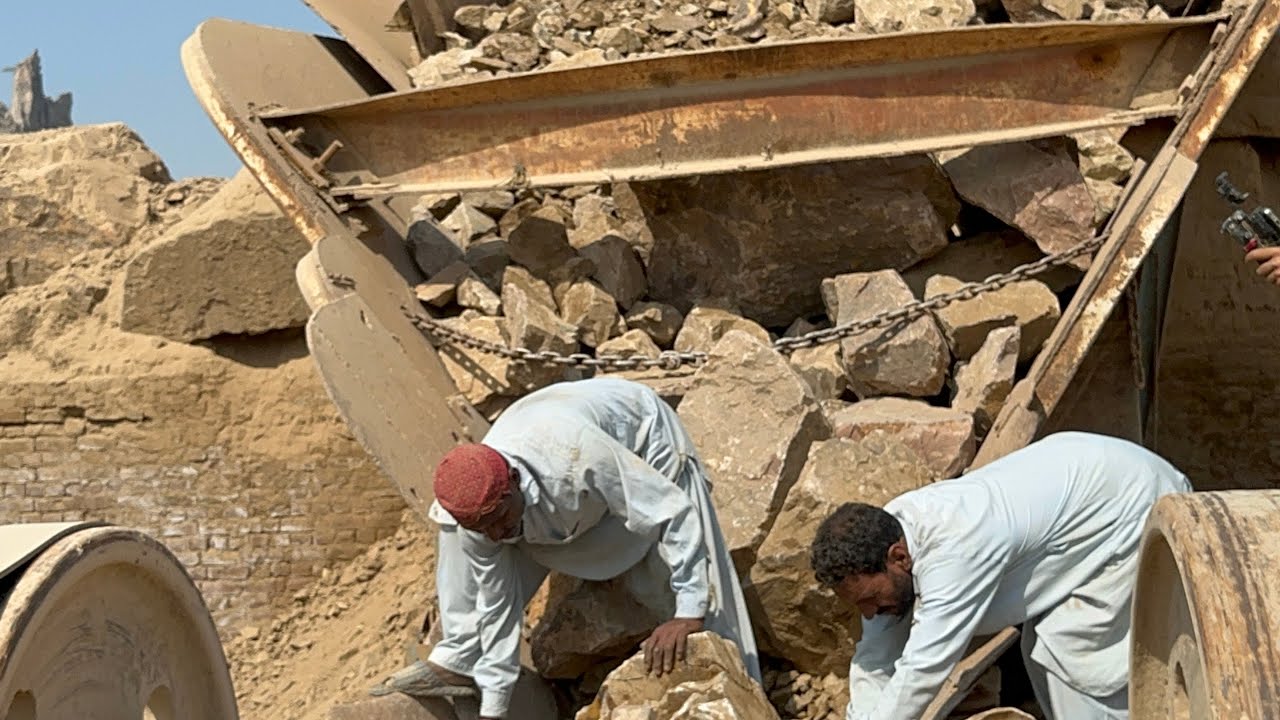 Amazing Stone Crusher Machine at WorkHeavy Machine Crushing Huge RocksIncredible RockCrushing Proces