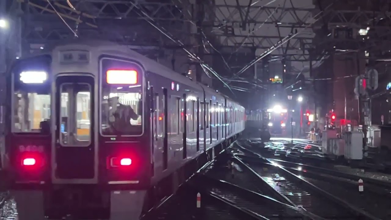 【#阪急電車 】雨の #阪急京都線　淡路駅　5分遅延中