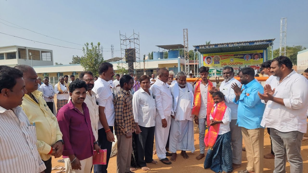 ఉత్తనూరు 4 పళ్ళ విభాగం బండలాగుడు పోటీలు 1వ జత