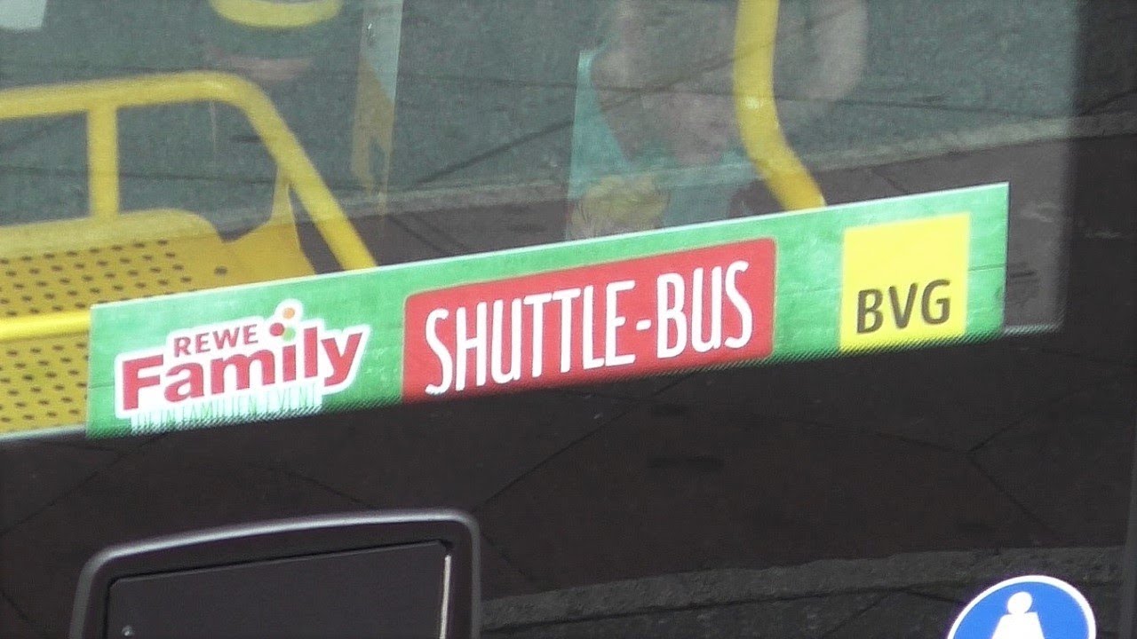 REWE Family Shuttle Busse der BVG mit Halt am Kurt-Schumacher-Platz