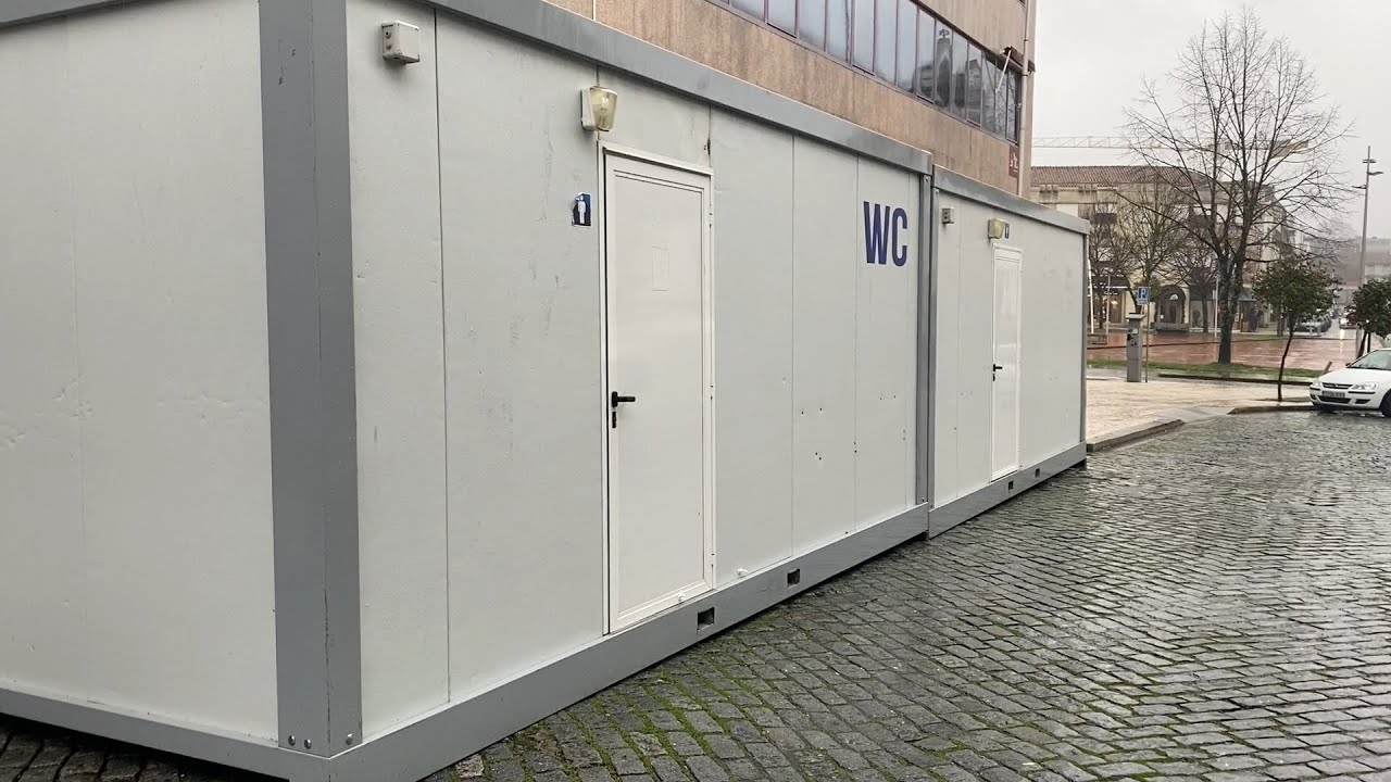 Famalicão: Comerciantes revoltados com colocação de WC’S em frente às suas lojas