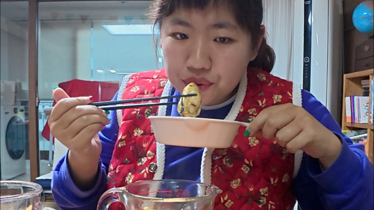 언니한테 남은 음식 계속 먹으라고 하는 자폐한나씨 ㅋㅋ(+막내의 홍어 먹방+마라탕 먹방 +통영 우짜 먹방+ 우리집 성탄절 풍경 +버터구이굴과 굴라면 먹방 )